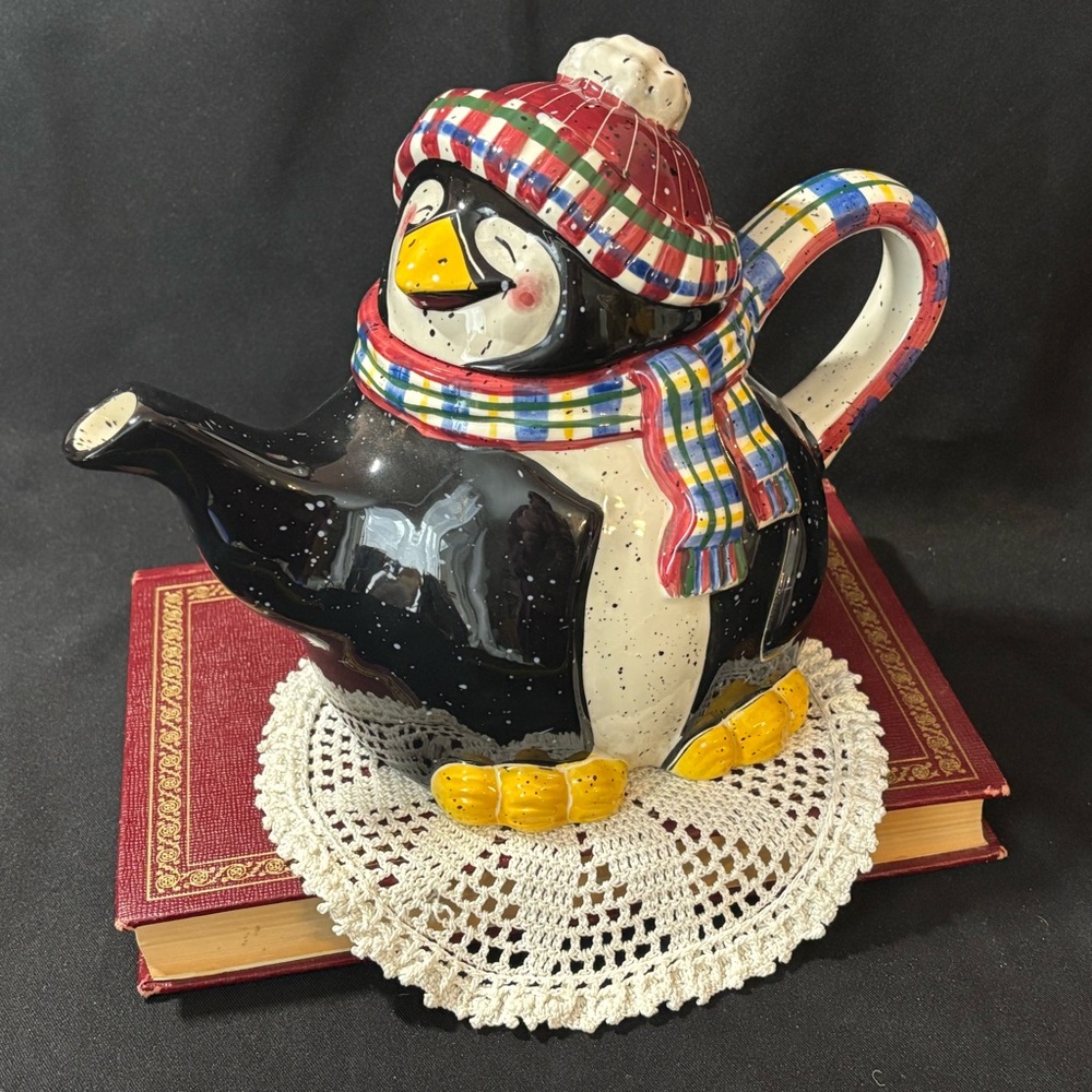 Vintage 2000 Julie Ueland Large Penguin Speckled Ceramic Teapot Coffee Winter